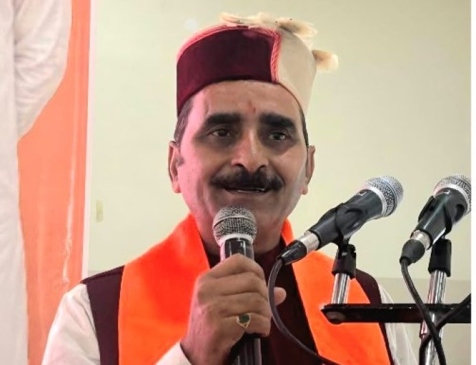 मिट्टी से गड्ढे भरने वाले मंत्री दूसरों को ज्ञान देने से पहले अपने विभाग और शिमला ग्रामीण की बदहाली देखें : प्यार सिंह