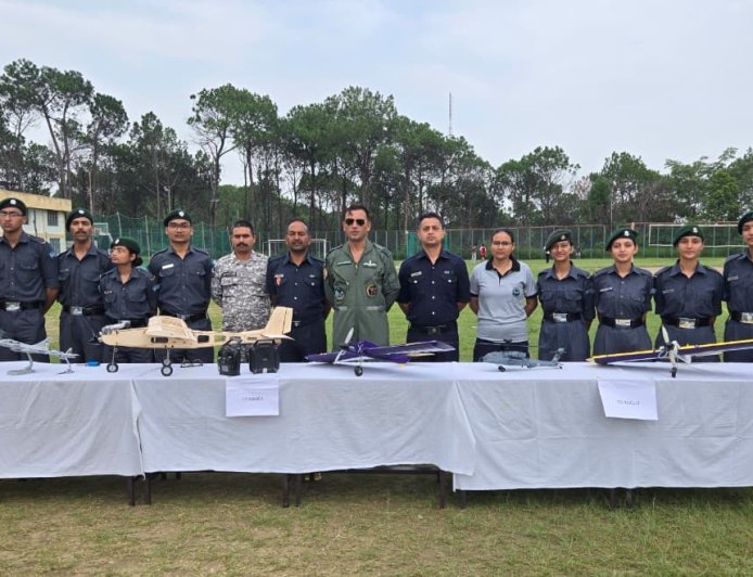 एनसीसी कैडेटों ने एयर क्राफ्ट के मॉडल्स की उड़ानों से दिखाए करतब, स्वयं निर्मित ड्रोन एवं रेडियो नियंत्रित विमान का रोमांचक हवाई प्रदर्शन