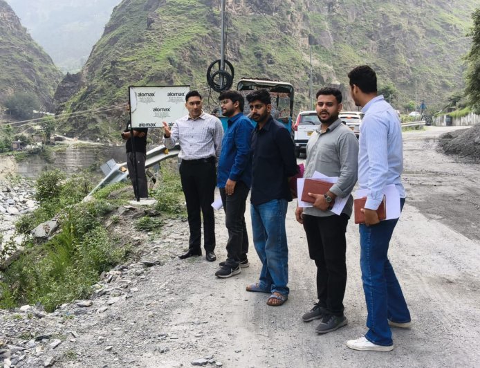 श्री मणिमहेश यात्रा की तैयारीयों के दृष्टिगत उपायुक्त मुकेश रेपस्वाल ने किया राष्ट्रीय राजमार्ग-154ए का निरीक्षण 
