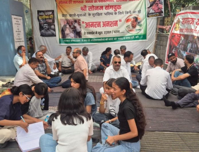 ​सोनम वांगचुक के जंतर-मंतर आंदोलन को हिमाचल के प्रबुद्ध वर्ग का पुरजोर समर्थन; चिल्ड्रन पार्क में फूटा आक्रोश।
