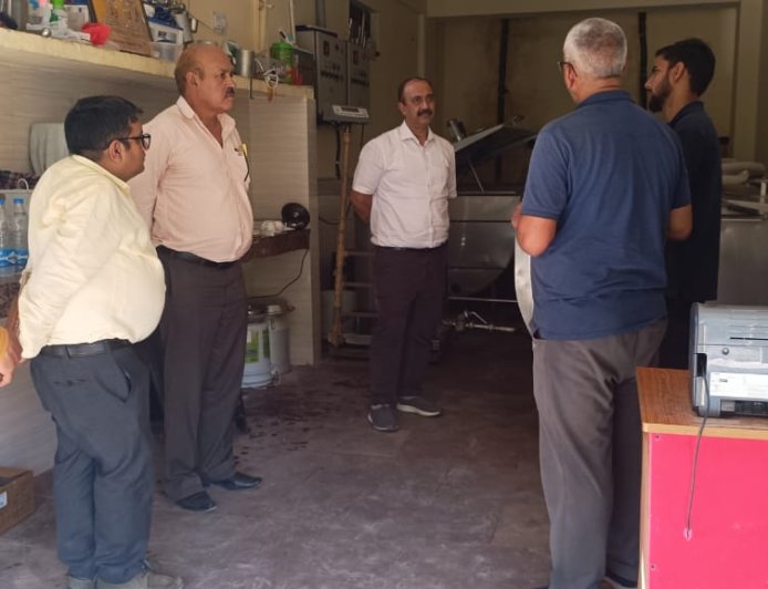 नाबार्ड के महाप्रबंधक ने पशु विकास केन्द्र पिपलूघाट का किया दौरा