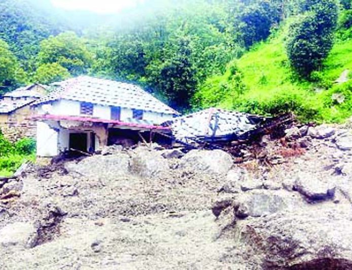 बोह में उजड़े 38 परिवार, 23 मकान तबाह, दो विशाल चट्टानों के खतरे में 12 परिवार, राहत एवं बचाव में जुटी सेना