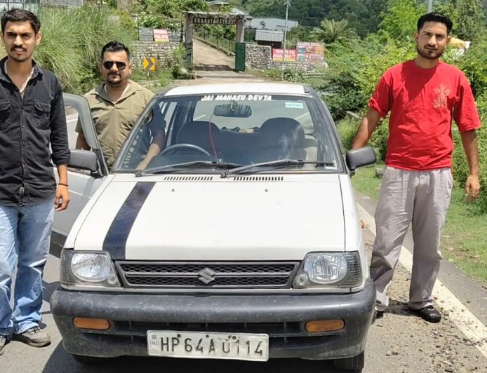 नाहन-कालाअंब हाईवे पर इंसानियत की मिसाल, तीन युवकों ने बीच रास्ते फंसी युवतियों की मदद की