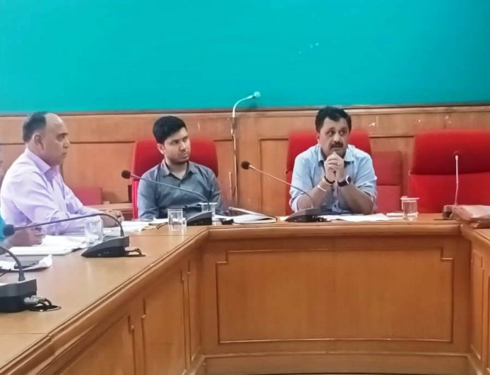 उपायुक्त की अध्यक्षता में ज़िला के समस्त खण्ड विकास अधिकारियों के साथ बैठक आयोजित