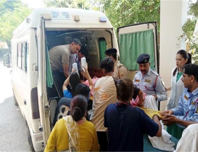 देहरा बस स्टैंड पर बैक हो रही बस की चपेट में आई महिला, दोनों टांगें कुचलीं