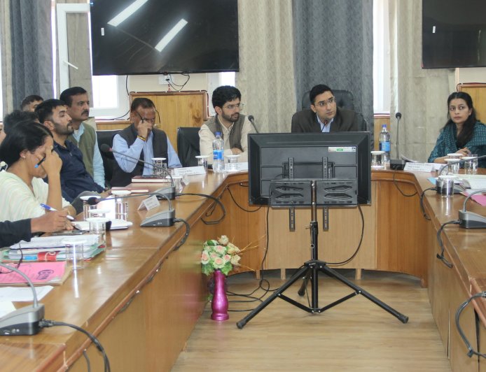 उपायुक्त चंबा ने पांगी में विभागाध्यक्षों के साथ की समीक्षा बैठक