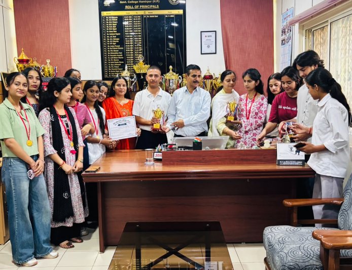 नेताजी सुभाष चंद्र बोस स्मारक राजकीय महाविद्यालय हमीरपुर के विद्यार्थियों का जिला स्तरीय प्रतियोगिता में शानदार प्रदर्शन