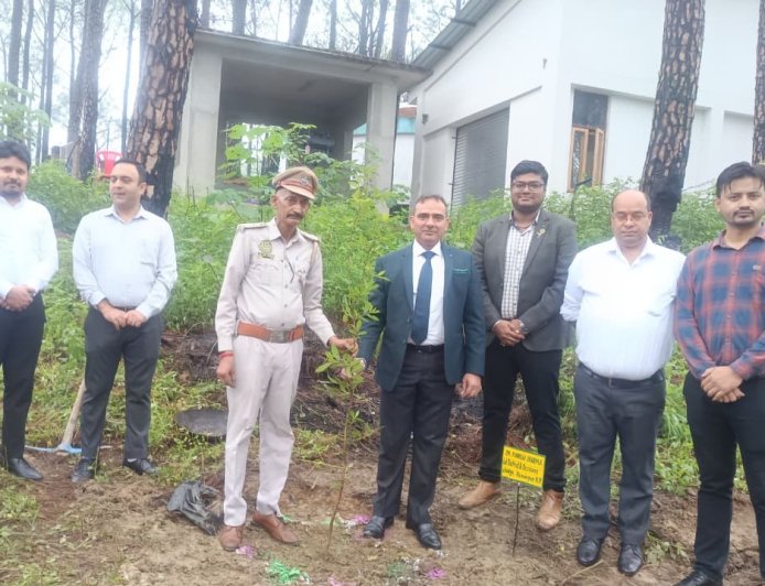 जिला विधिक सेवाएं प्राधिकरण ने आयोजित किया पौधारोपण कार्यक्रम