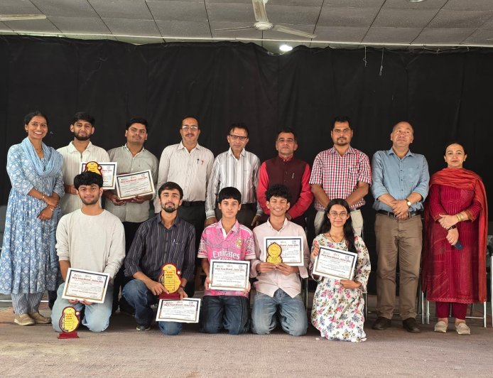 जिला स्तरीय नशा मुक्त युवा कार्यक्रम में राजकीय संस्कृत महाविद्यालय सोलन के छात्रों का दबदबा