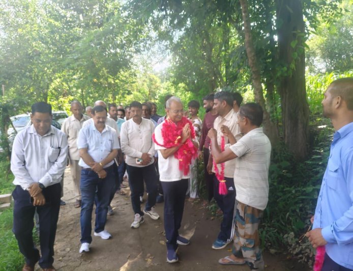 बरसात के बाद पक्की करवाई जाएगी डूग्घा के गांव बसंदेहड़ा (लाहड़) की सड़क : सुनील शर्मा बिट्टू