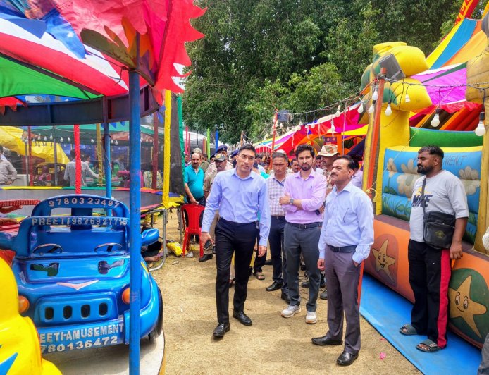 अंतर्राष्ट्रीय मिंजर मेला-2026 की व्यवस्थाओं का निरीक्षण कर उपायुक्त ने अधिकारियों को दिए आवश्यक दिशा-निर्देश