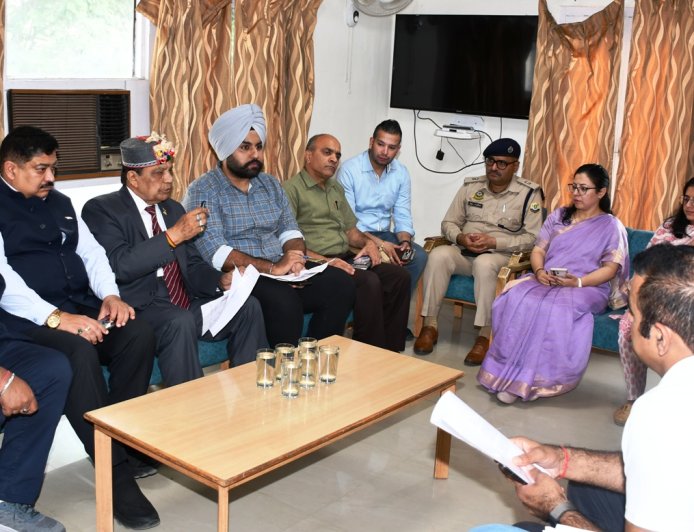 राजमार्ग और ज़िला की अन्य सड़कें किसानों-बागवानों की आर्थिकी को सुदृढ़ करने में महत्वपूर्ण - डॉ. शांडिल