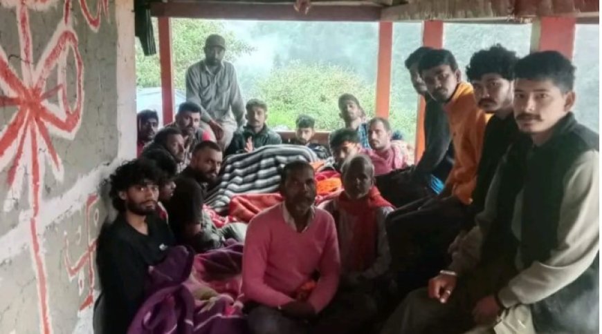 बन्नी माता के दर्शन कर लौट रहे 25 श्रद्धालु फंसे, दिनका घार में मलबा आने से भरमौर-चंबा सड़क बंद