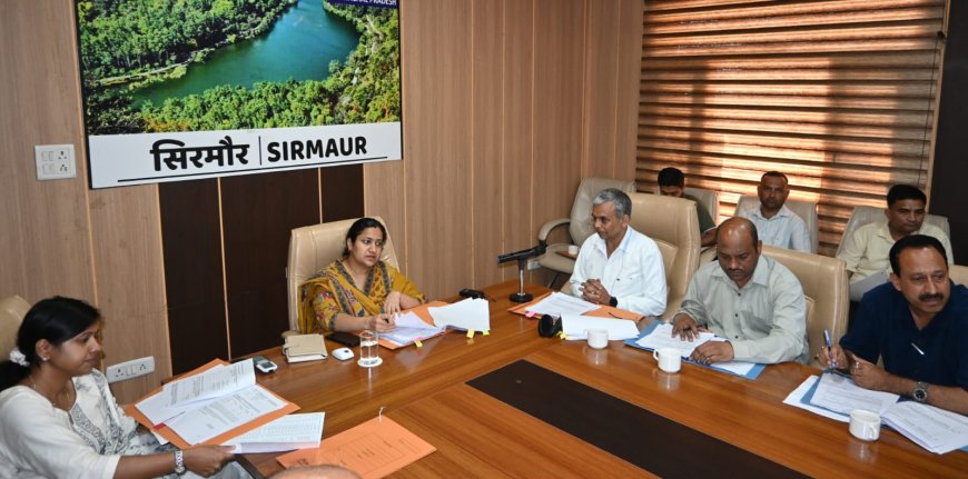 उपायुक्त सिरमौर प्रियंका वर्मा ने की मिशन शक्ति व पोषण अभियान की समीक्षा