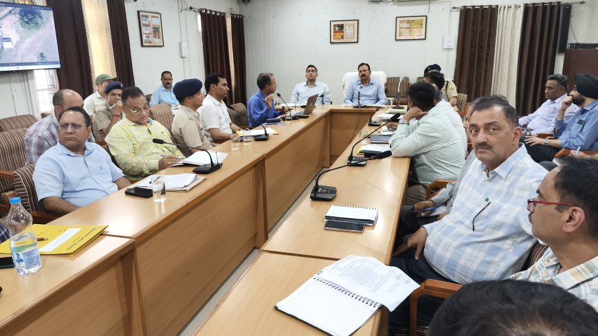 मणिमहेश यात्रा–2026 के सफल संचालन को लेकर समीक्षा बैठक आयोजित,  मंडलायुक्त कांगड़ा मंडल संदीप कुमार ने की अध्यक्षता