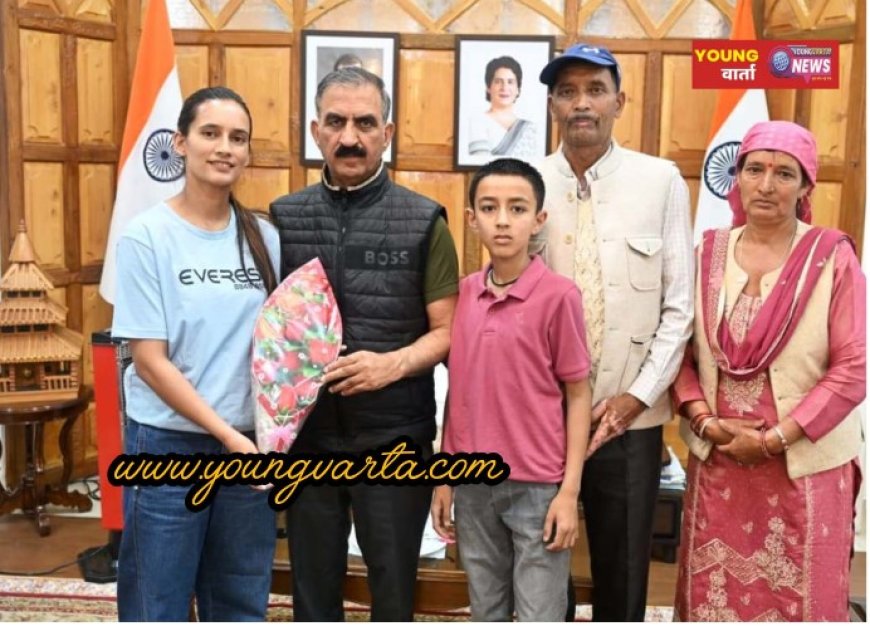 मुख्यमंत्री ने एवरेस्ट विजेता रुचि ठाकुर को किया सम्मानित, उपलब्धि पर एक लाख रुपये के पुरस्कार की घोषणा की