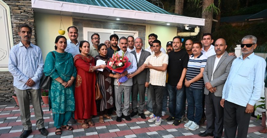 मुख्यमंत्री ने हमीरपुर के खोखाधारकों को दिया उचित पुनर्वास का भरोसा