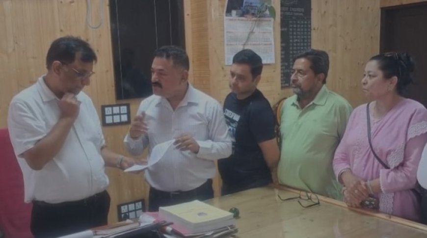 नाहन में बिजली से जुड़ी समस्या को लेकर अधिकारियों से मिले लोग, यशवंत विहार कॉलोनी में ट्रांसफार्मर को अपग्रेड करने की उठाई मांग