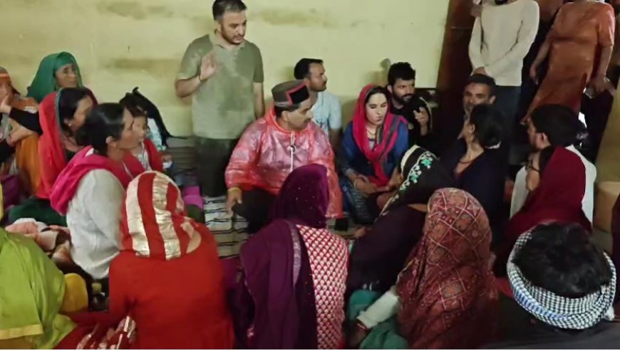 अपनों का दर्द बांटने आठ किलोमीटर पैदल चलकर ग्रांउंड जीरो पहुंचे केवल सिंह पठानिया