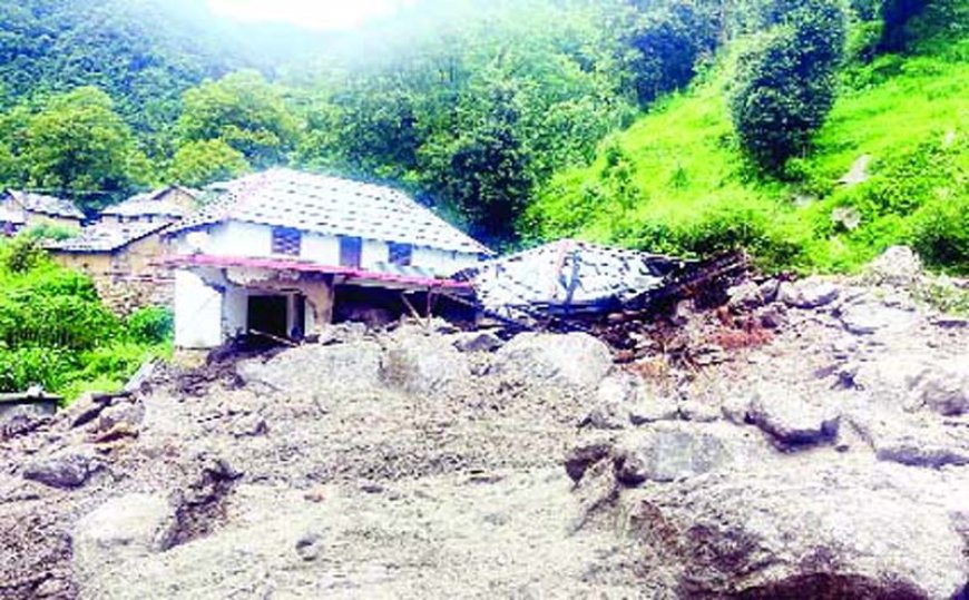 बोह में उजड़े 38 परिवार, 23 मकान तबाह, दो विशाल चट्टानों के खतरे में 12 परिवार, राहत एवं बचाव में जुटी सेना