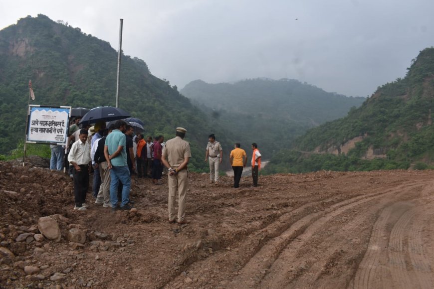 विधानसभा अध्यक्ष कुलदीप सिंह पठानिया ने किया भूस्खलन प्रभावित क्षेत्रों का दौरा