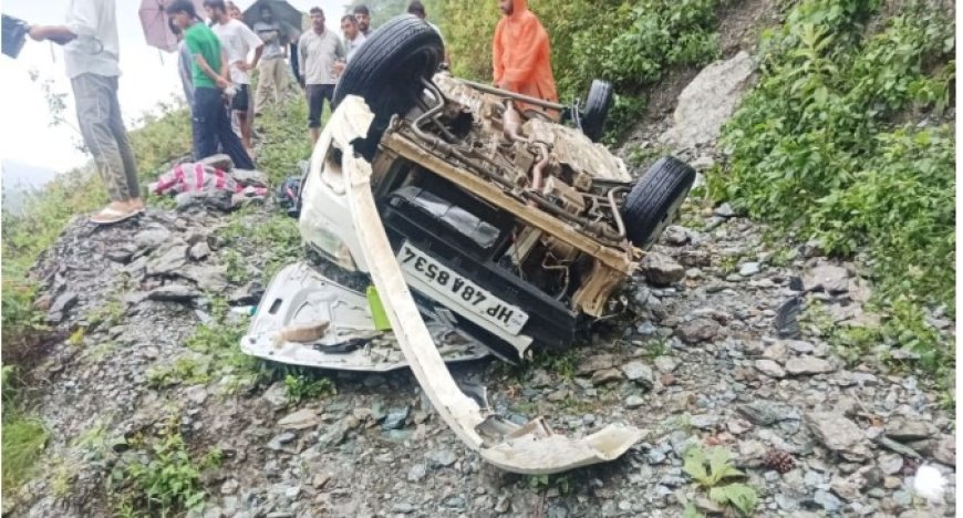 खाई में गिरी कार, पांच लोगों की दर्दनाक मौत