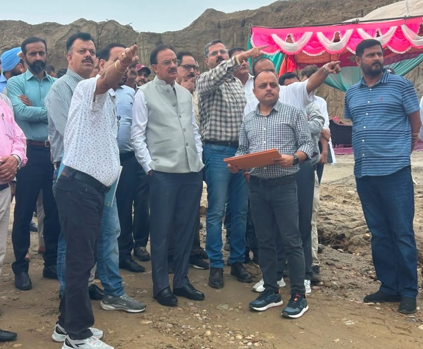 उद्योग मंत्री हर्षवर्धन चौहान ने ब्लक ड्रग पार्क परियोजना का किया निरीक्षण, समयबद्ध क्रियान्वयन पर दिया जोर 