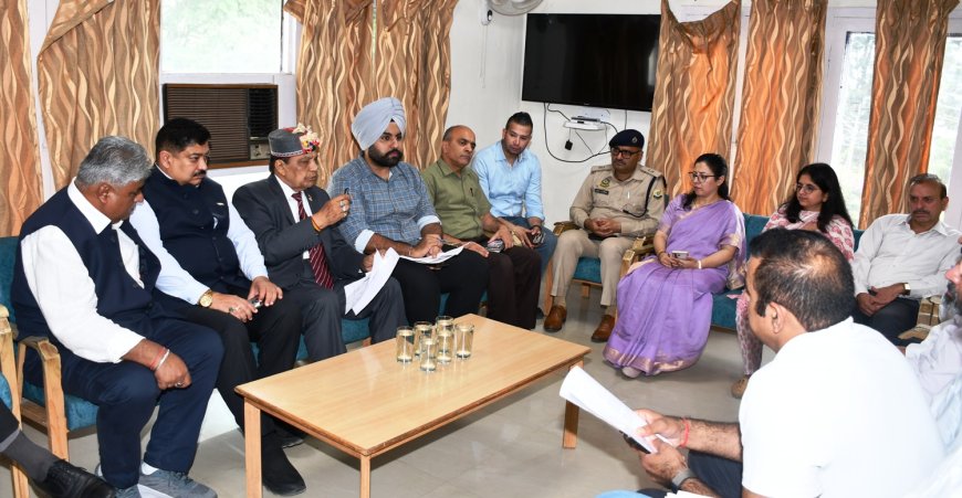 राजमार्ग और ज़िला की अन्य सड़कें किसानों-बागवानों की आर्थिकी को सुदृढ़ करने में महत्वपूर्ण - डॉ. शांडिल