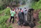 शमलेच टनल के पास खाई में गिरी कार, दो गंभीर घायल