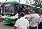 HRTC की नई इलेक्ट्रिक बस को चंडीगढ़ में रोका