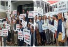 विधानसभा के बाहर सियासी प्रदर्शन, महंगाई और हिमकेयर को लेकर कांग्रेस-भाजपा आमने-सामने