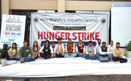 फ़ीस वृद्धि के आंदोलन हुआ तेज़ भूख हड़ताल में उतरा विद्यार्थी परिषद - अभाविप