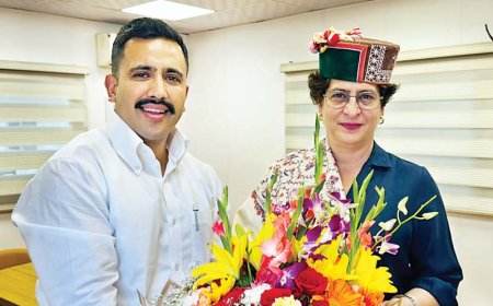 प्रियंका गांधी से मिले विक्रमादित्य सिंह, हिमाचल आने का दिया न्योता