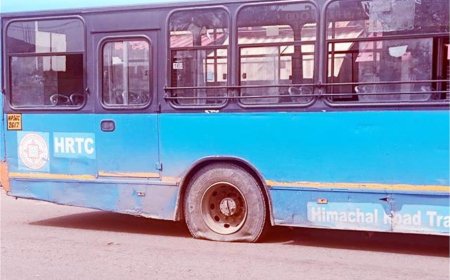 धमाके के साथ फटा HRTC बस का टायर, यात्रियों में मची चीख-पुकार