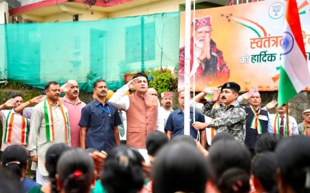 80वें स्वतंत्रता दिवस पर विधायक सुधीर शर्मा ने रक्कड़ भाजपा कार्यालय और फव्वारा चौक धर्मशाला में फहराया तिरंगा