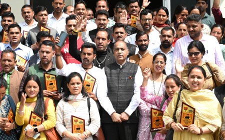 प्रशासनिक अधिकारियों की संख्या कम करने के बजाय अपने मित्रों के खर्चे घटाएँ मुख्यमंत्री : जयराम ठाकुर