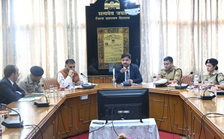 विधानसभा मानसून सत्र के दौरान कानून व्यवस्था बनाए रखने के लिए अधिकारी पैनी नजर रखें : अनुपम कश्यप
