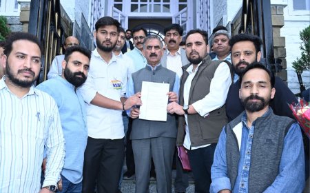 फीस वृद्धि के खिलाफ NSUI ने उठाई विद्यार्थियों की आवाज़, मुख्यमंत्री ने दिए फीस वापस लेने के निर्देश