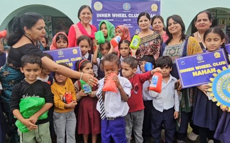 स्कूली बच्चो के लिए मददगार बना इन्नर व्हील क्लब, इनर व्हील क्लब नाहन ने बांटे रेनकोट