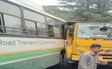 एचआरटीसी और टिपर में टक्कर, चालक समेत कई सवारियों को आईं चोटें