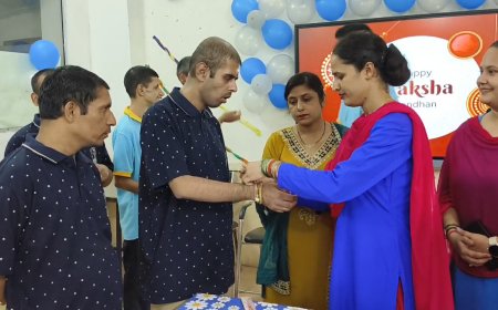 आस्था स्कूल के विशेष बच्चों के लिए प्री राखी सेलिब्रेशन, डीएलएड की छात्राओं ने विशेष बच्चों को बांधी राखियां