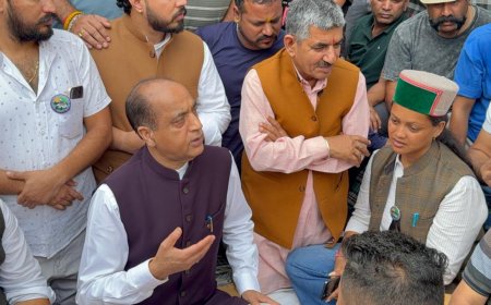 नेता प्रतिपक्ष ने चौड़ा मैदान पहुंचकर आमरण अनशन पर बैठे टैक्सी यूनियन के पदाधिकारियों की सुनीं माँगे