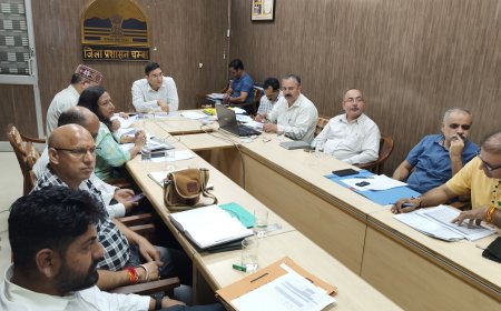 नीति आयोग के आकांक्षी जिला कार्यक्रम एवं सामाजिक उत्तरदायित्व गतिविधियों की उपायुक्त ने की समीक्षा