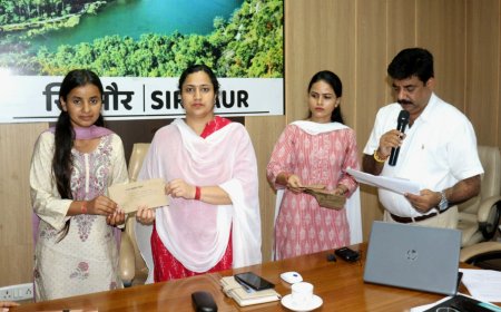 उपायुक्त प्रियंका वर्मा ने 36 पशु मित्रों को नियोजन पत्र किए वितरित