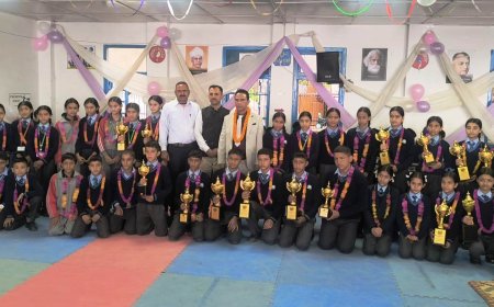 14 ट्रॉफियां जीतकर मशोबरा स्कूल ने लहराया परचम, विजेता खिलाड़ियों का हुआ भव्य स्वागत