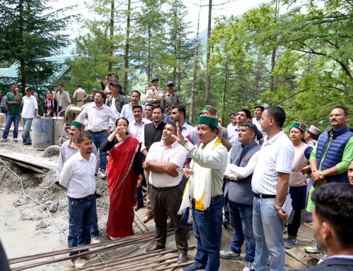 राजस्व मंत्री ने निचार क्षेत्र का किया दौरा, एकलव्य आवासीय विद्यालय में कन्या छात्रावास का किया लोकार्पण