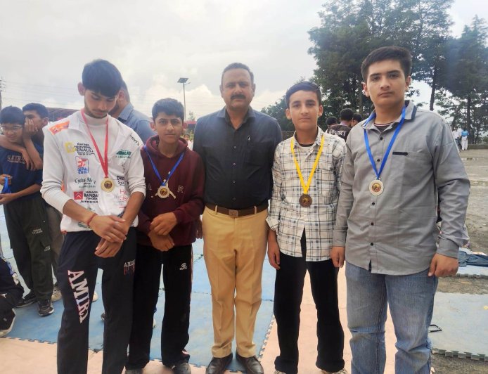 जिला स्तरीय कुराश प्रतियोगिता में मशोबरा स्कूल का शानदार प्रदर्शन, पांच खिलाड़ियों ने जीते पदक