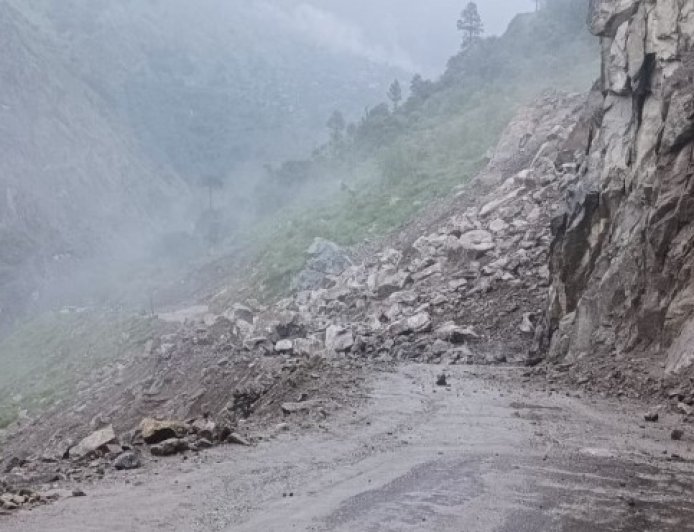 किन्नौर में फिर टूटा पहाड़, निगुलसरी में NH-5 बंद