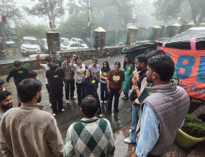 HPU में फीस बढ़ोतरी के खिलाफ ABVP का आंदोलन तेज, चौथे दिन भी क्रमिक अनशन जारी