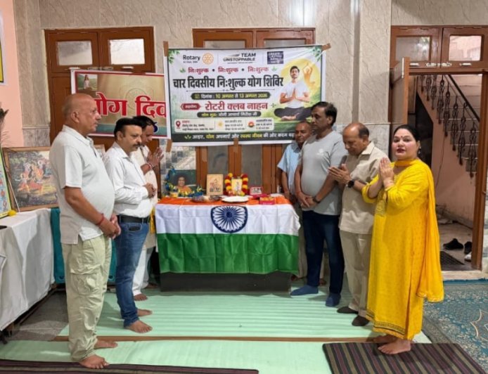 दीर्घायु योग केंद्र और रोटरी क्लब नाहन के योग शिविर में तिरंगे के इस्तेमाल पर उठे सवाल